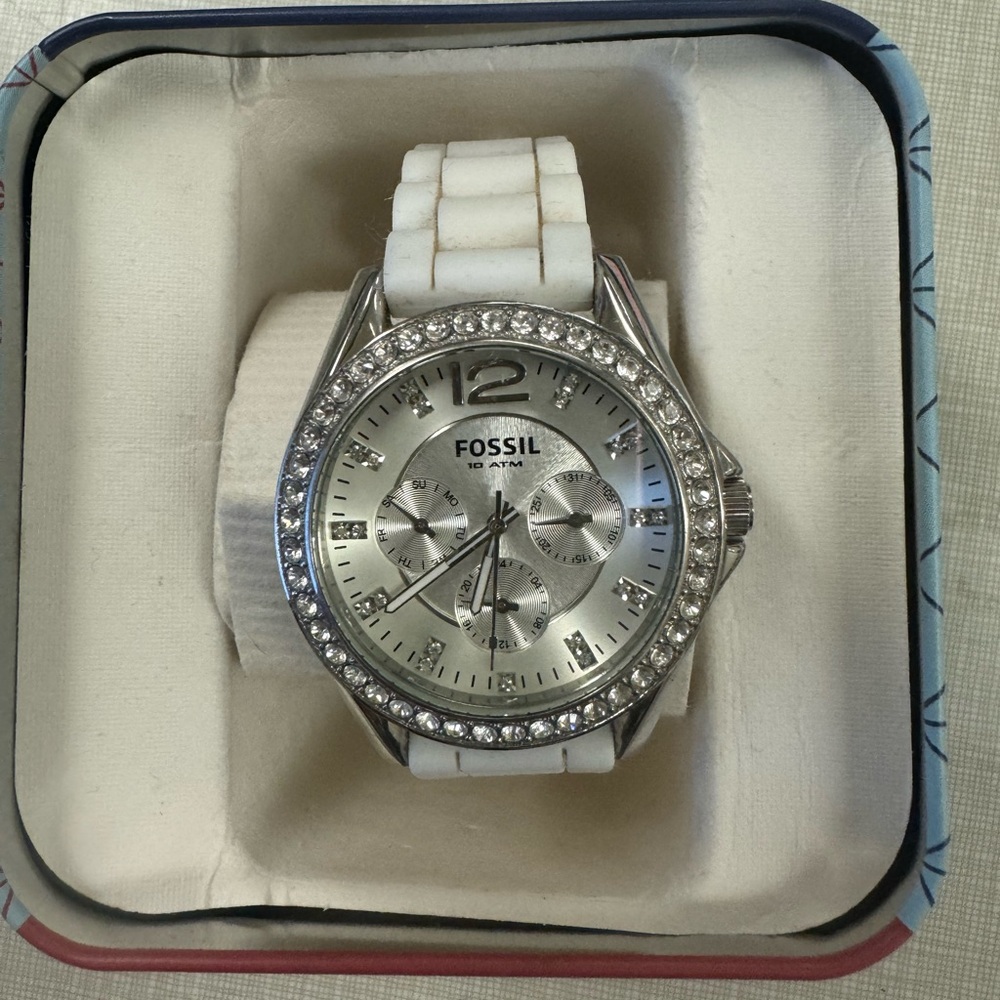 Women's White Fossil Watch Silver Steel Rim Diamonds Design